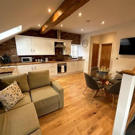 Apt D In Old Grade 2 Converted Farmhouse Market Weighton Eksteriør billede