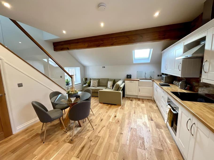 Apt D In Old Grade 2 Converted Farmhouse Market Weighton Eksteriør billede