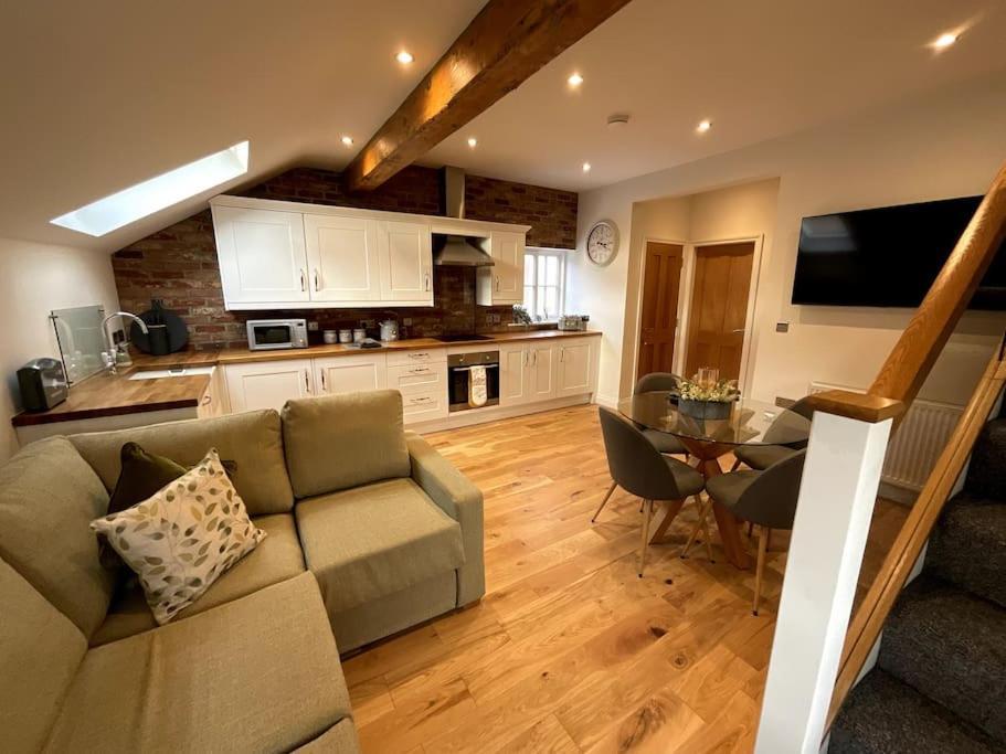 Apt D In Old Grade 2 Converted Farmhouse Market Weighton Eksteriør billede
